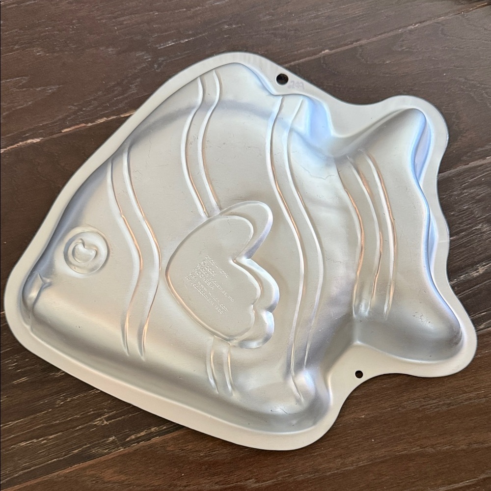 Wilton Silver Fish-Shaped Cake Pan